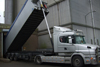 Aanvoer grondstoffen per vrachtwagen